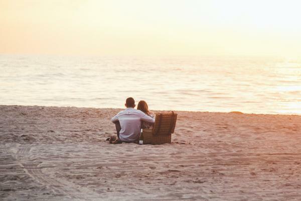 Berencana untuk hidup bersama pasangan tanpa uang - Pergi ke pantai 